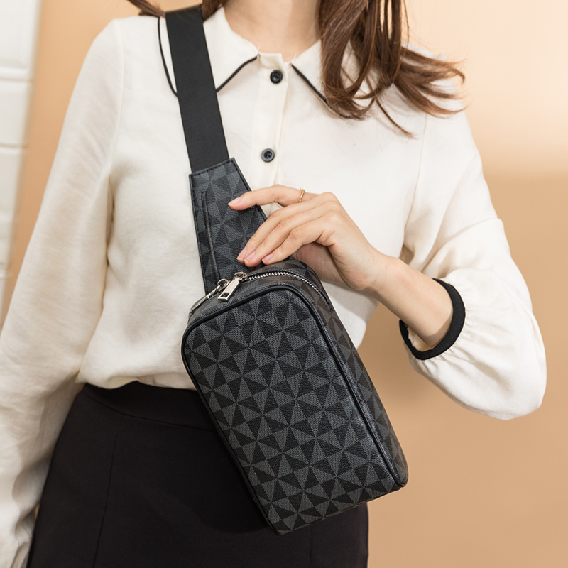 Luxury Fashion Chest Bags for  - Women Bags Pack recension och pris